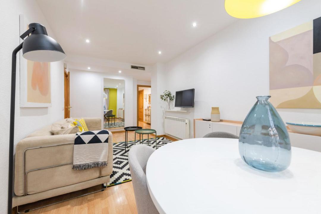 2 Bedrooms 2 Bathrooms Furnished - Malsana - With Pool - Mintystay Madrid Eksteriør bilde